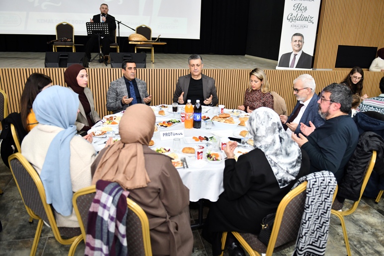 BAŞKAN BOZKURT EĞİTİMCİLERLE İFTAR PROGRAMINDA BİR ARAYA GELDİ