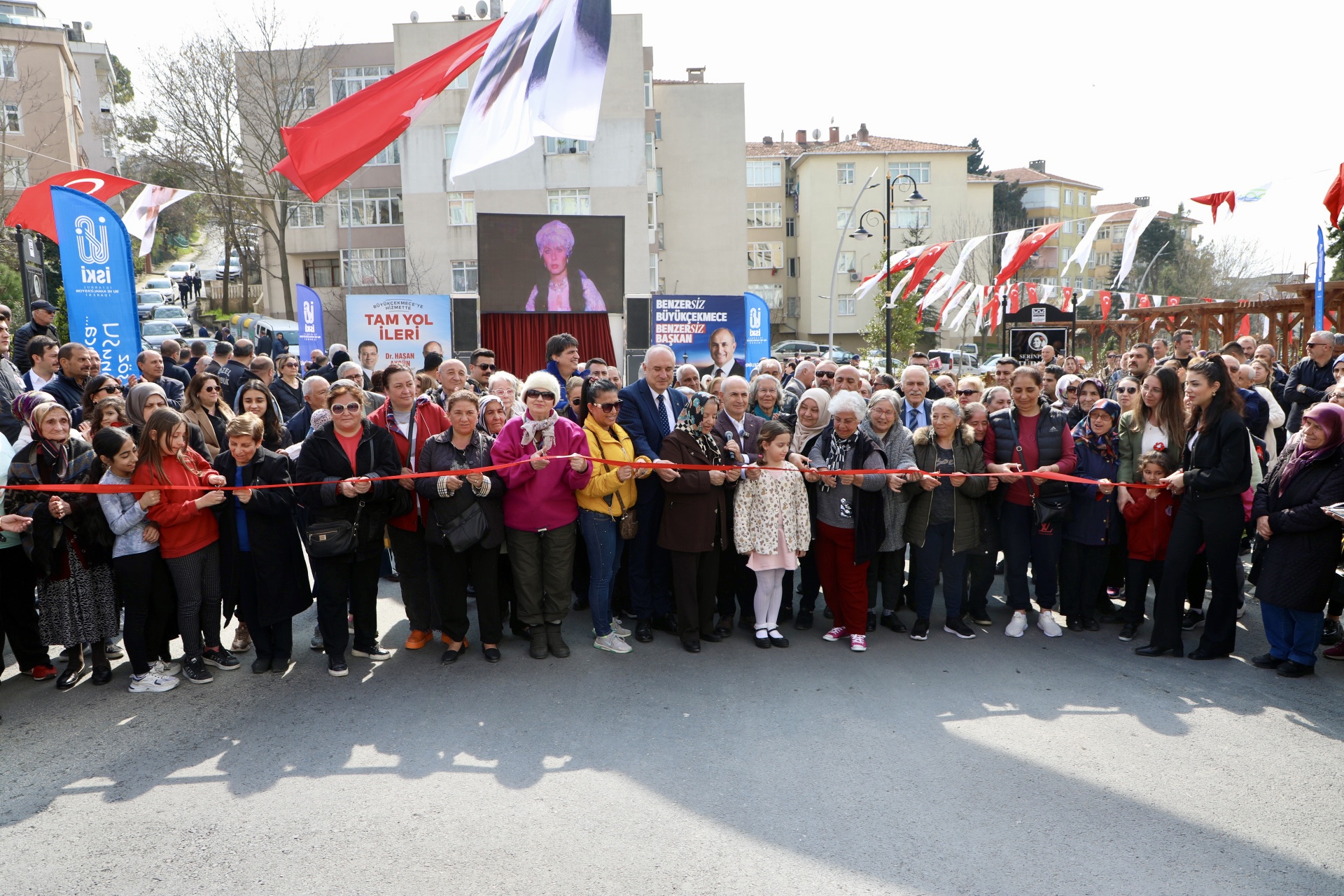 TÜRKAN ŞORAY VE FATMA GİRİK PARKI TÖRENLE AÇILDI