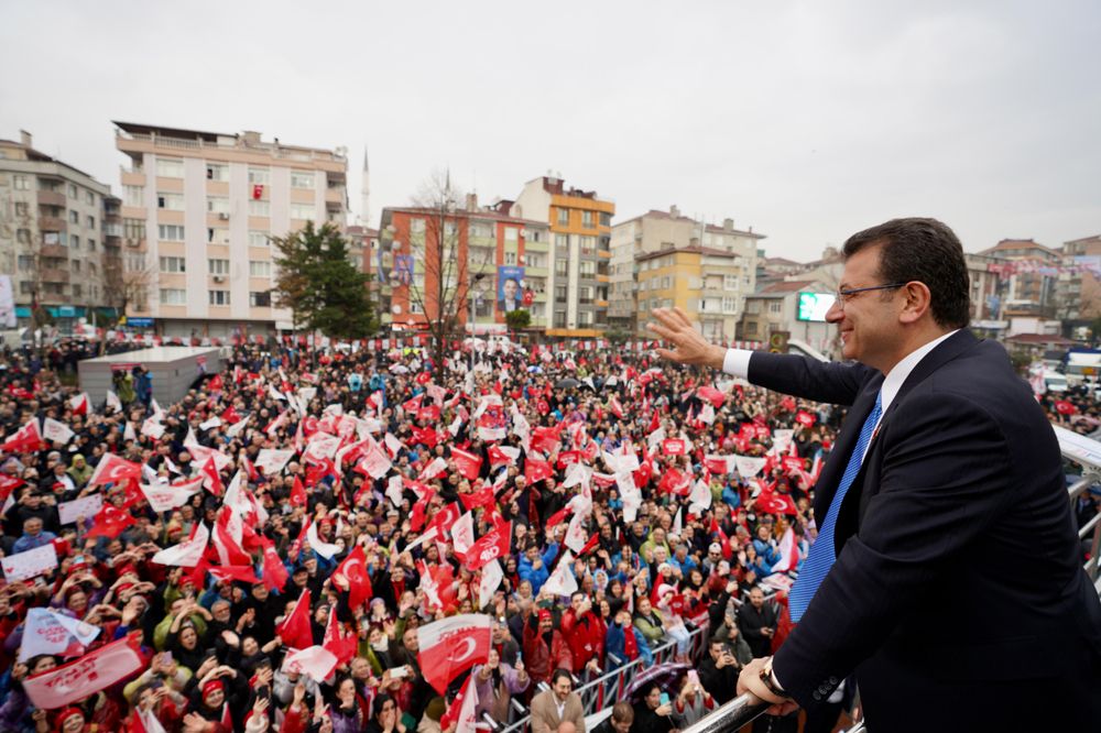 İMAMOĞLU, ÇELİK VE EMECAN BAHÇELİEVLER’DE HALKLA BULUŞTU