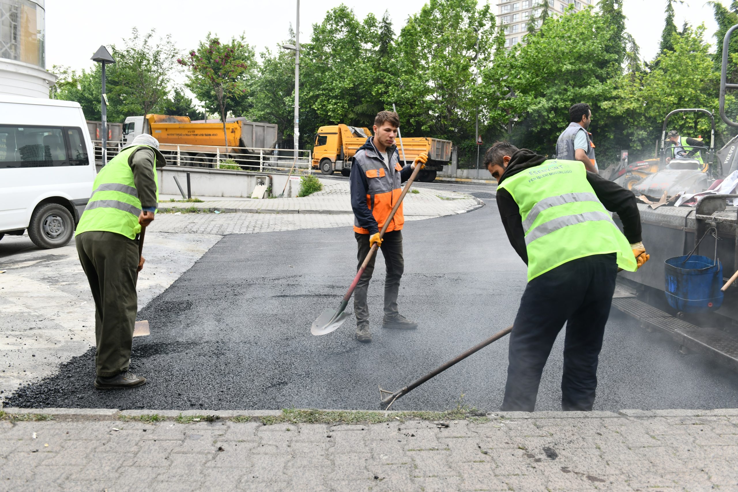 ESENYURT’UN SOKAKLARI MODERN BİR GÖRÜNÜME KAVUŞUYOR