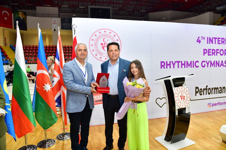 BAŞKAN ÖZER’DEN SPORA VE SPORCUYA TAM DESTEK