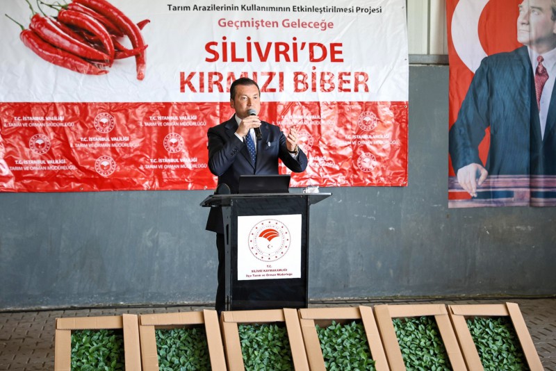 BAŞKAN BORA BALCIOĞLU, KIRMIZI BİBER FİDESİ DAĞITIM PROGRAMINA KATILDI