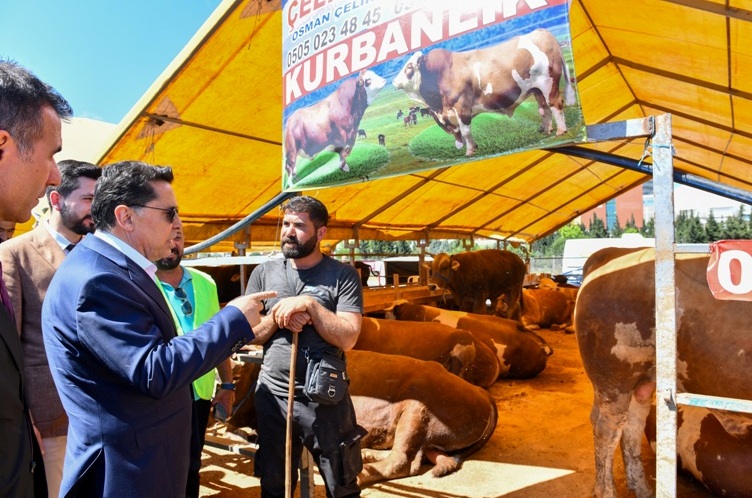 BAŞKAN ÖZER: ARTIK KURBANLARIMIZ GÜVENLİ ORTAMLARDA SATILACAK