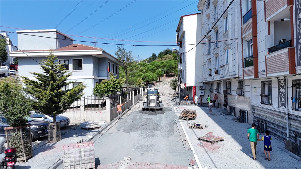 ESENYURT BELEDİYESİ, YOLLARI YENİLİYOR: MODERN VE GÜVENLİ YOLLAR GELİYOR