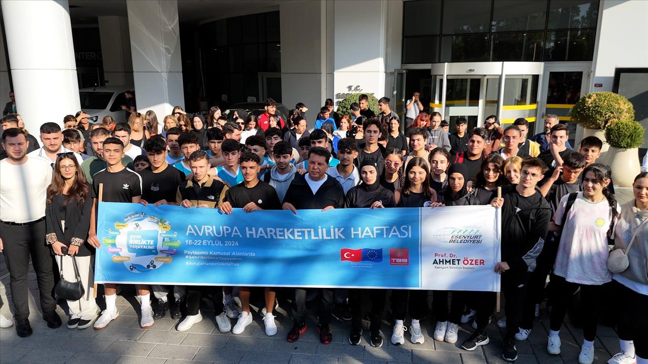 BAŞKAN ÖZER VE GENÇLERDEN AVRUPA HAREKETLİLİK HAFTASI’NDA ANLAMLI ETKİNLİK