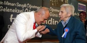 “ESERİNİN ÜZERİNDE İMZASI OLMAYAN YEGÂNE SANATKÂRDIR ÖĞRETMEN”