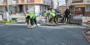 ESENYURT’TA TAHRİP OLAN YOLLAR YENİLİYOR