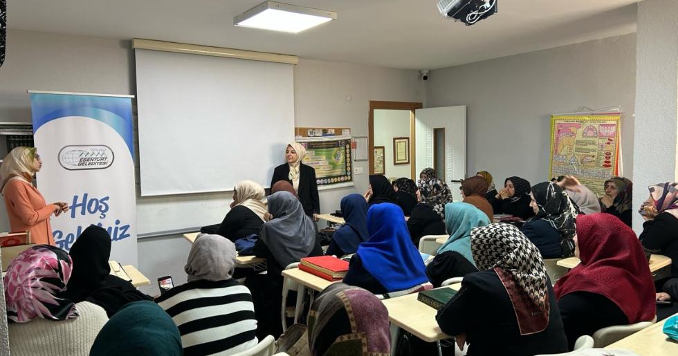 ESENYURT BELEDİYESİNDEN “GÜÇLÜ AİLE, GÜÇLÜ TOPLUM” SEMİNERLERİ AİLE YAPISI EĞİTİMLE GÜÇLENİYOR!
