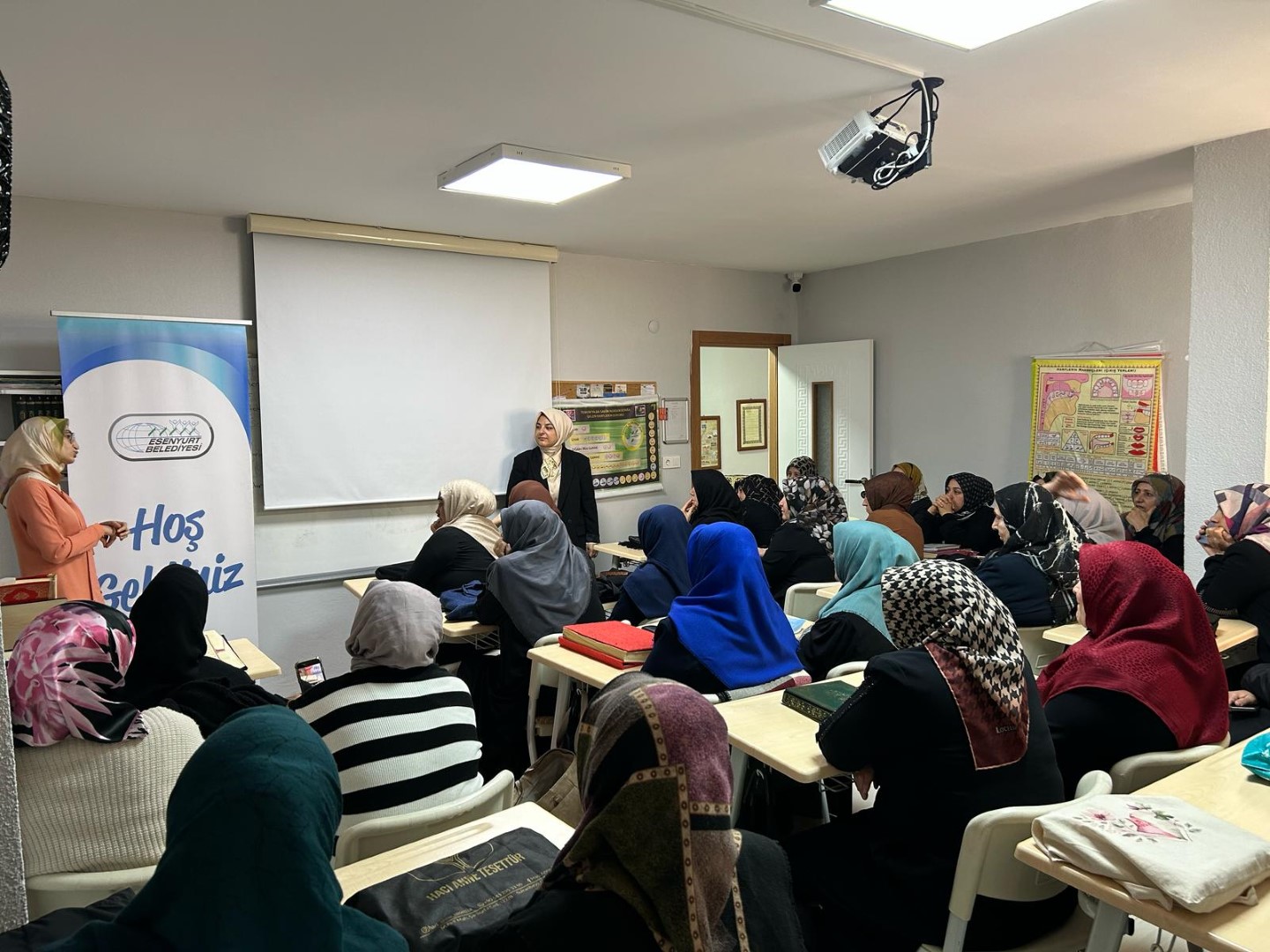 ESENYURT BELEDİYESİNDEN “GÜÇLÜ AİLE, GÜÇLÜ TOPLUM” SEMİNERLERİ AİLE YAPISI EĞİTİMLE GÜÇLENİYOR!
