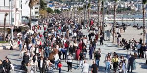 İSTANBULLULAR, RAMAZAN BAYRAMI’NDA BÜYÜKÇEKMECE SAHİLLERİNE AKIN ETTİ