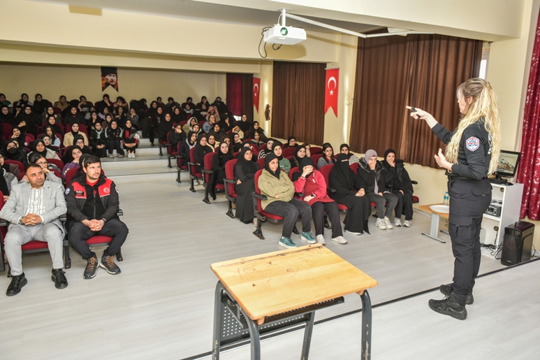 ESENYURT BELEDİYESİNDEN 950 ÖĞRENCİYE AFET BİLİNCİ EĞİTİMİ