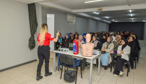 ESENYURT BELEDİYESİNDEN KADINLARA AFET BİLİNCİ EĞİTİMİ