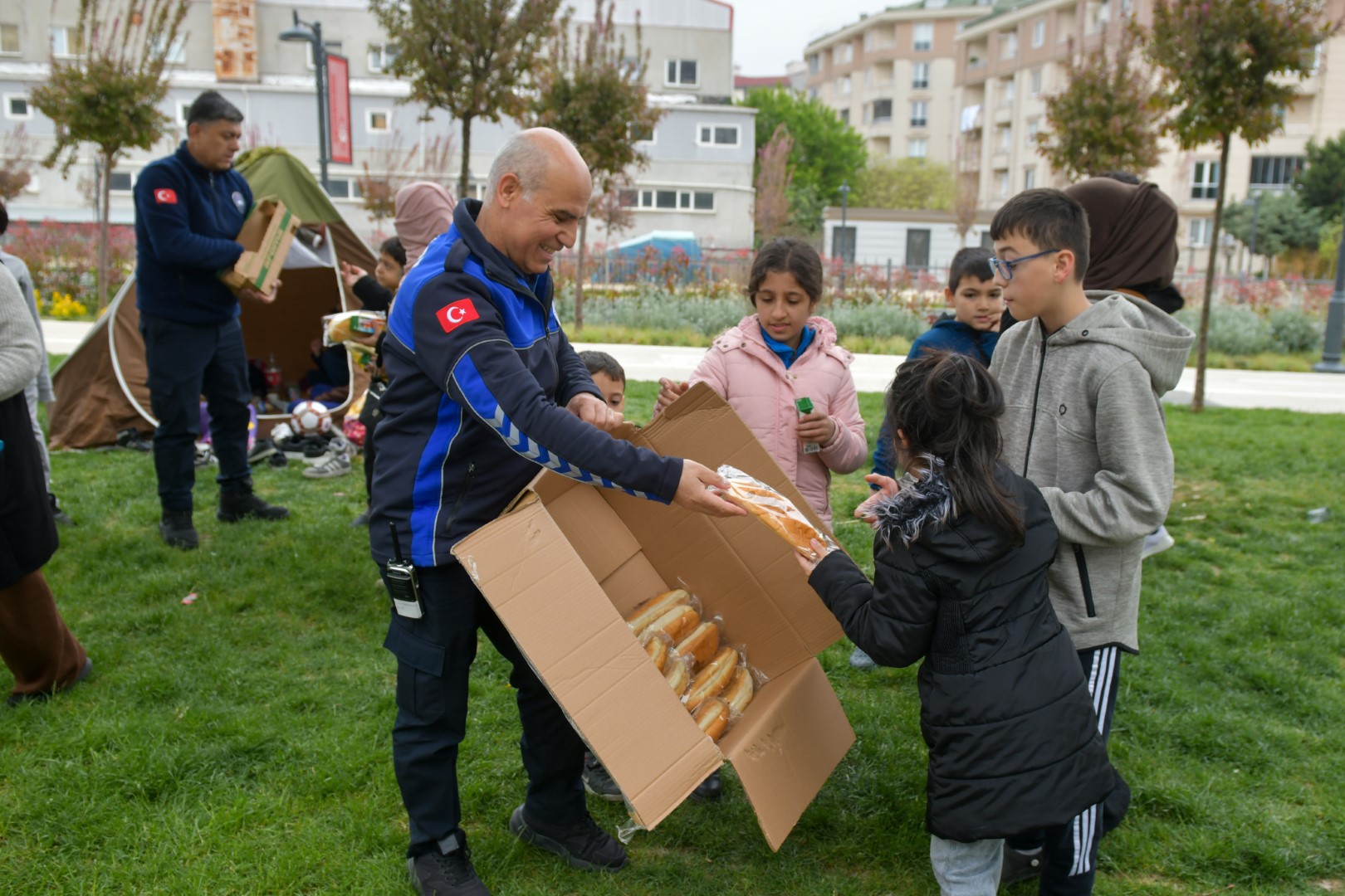 ESENYURT BELEDİYESİ’NDEN VATANDAŞLARA TAM DESTEK!
