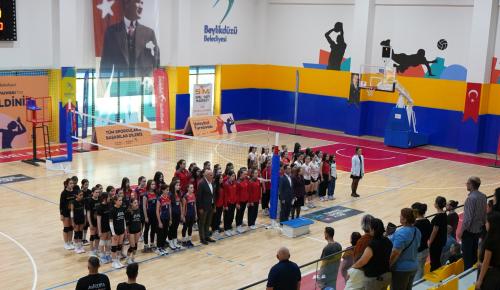BEYLİKDÜZÜ BELEDİYESİ VOLEYBOL TURNUVASI BAŞLADI
