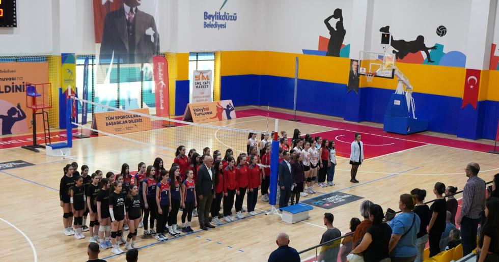 BEYLİKDÜZÜ BELEDİYESİ VOLEYBOL TURNUVASI BAŞLADI