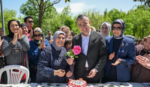 ESENYURTLU ANNELER ANNELER GÜNÜ’NDE EĞLENCEYE DOYDU