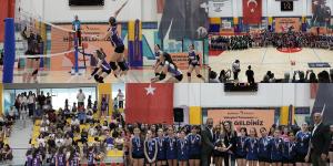 BEYLİKDÜZÜ BELEDİYESİ VOLEYBOL TURNUVASI SONA ERDİ