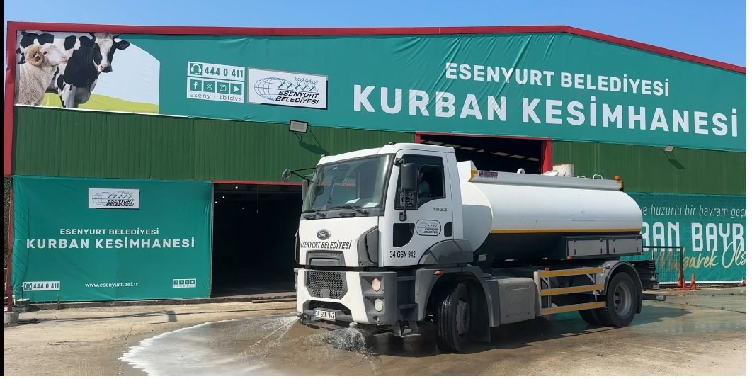 ESENYURT BELEDİYESİ’NDEN KURBAN KESİM ALANLARINDA YOĞUN TEMİZLİK MESAİSİ