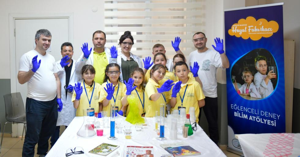 MİNİK YÜREKLER BABALARIYLA SANAT VE BİLİMLE BULUŞTU