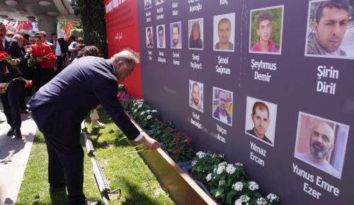 15 TEMMUZ ŞEHİTLERİ İBB ÖNÜNDE ANILDI