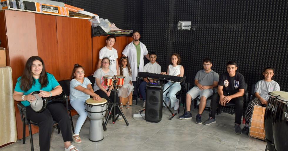 ESENYURT BELEDİYESİ’NDEN ÖZEL BİREYLERE ENGELSİZ SANAT EĞİTİMİ