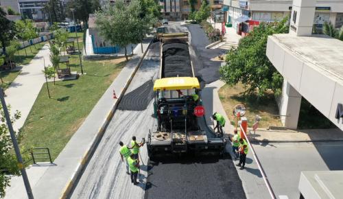 KÜÇÜKÇEKMECE’DE ASFALT ÇALIŞMALARI İLE YOL KONFORU ARTIYOR
