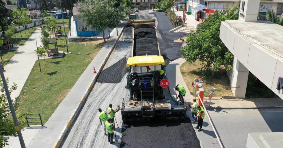 KÜÇÜKÇEKMECE’DE ASFALT ÇALIŞMALARI İLE YOL KONFORU ARTIYOR