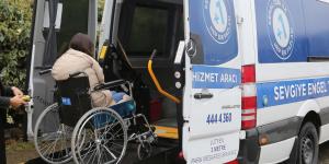 İHTİYAÇ SAHİPLERİNE SUNULAN ÜCRETSİZ ULAŞIM HİZMETİ DEVAM EDİYOR