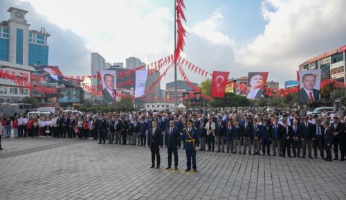 ESENYURTLULAR, BAĞIMSIZLIK MÜCADELESİNİN GURURUNU VE COŞKUSUNU HEP BİRLİKTE YAŞADI!