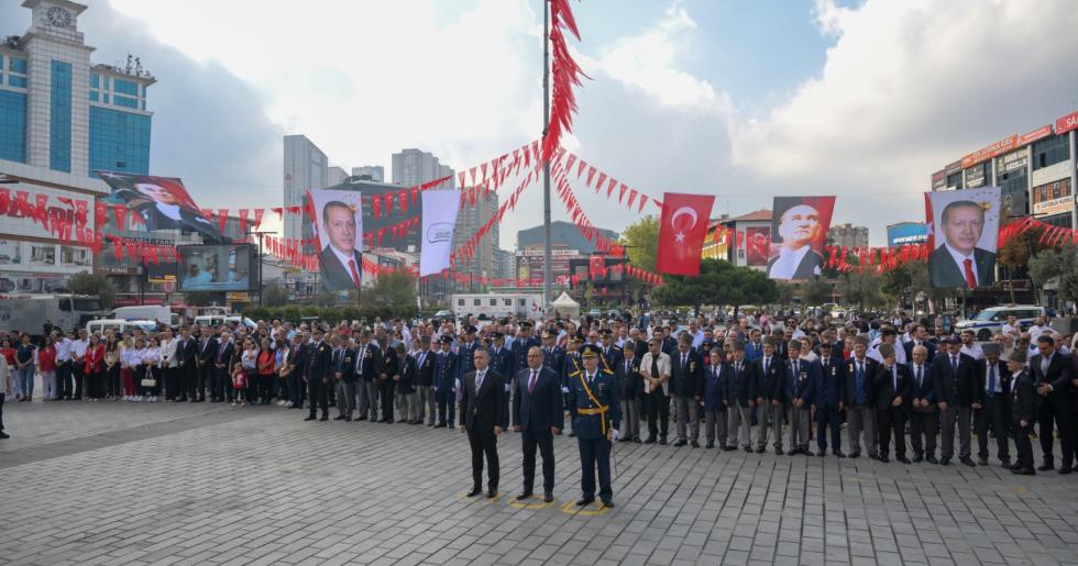 ESENYURTLULAR, BAĞIMSIZLIK MÜCADELESİNİN GURURUNU VE COŞKUSUNU HEP BİRLİKTE YAŞADI!