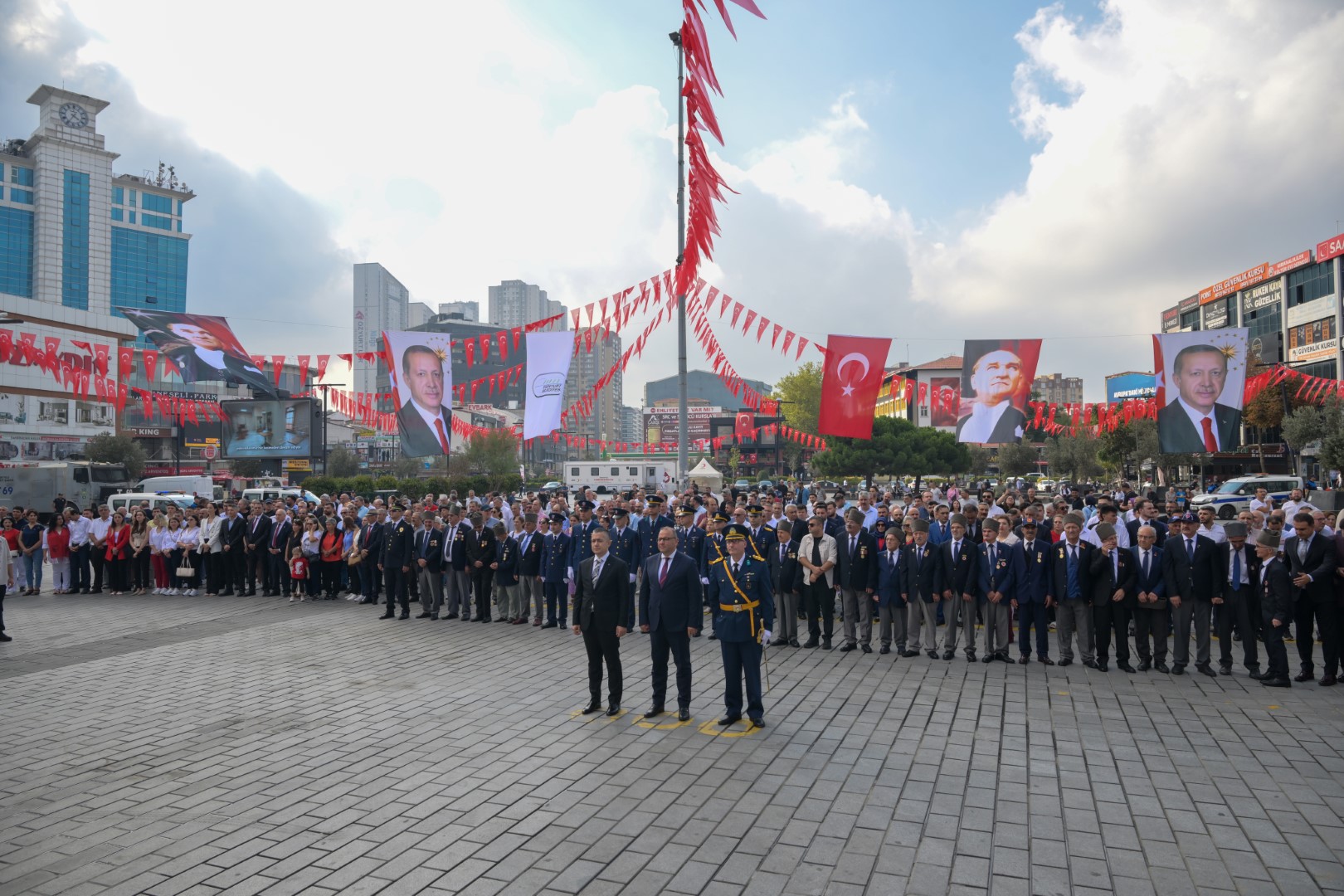 ESENYURTLULAR, BAĞIMSIZLIK MÜCADELESİNİN GURURUNU VE COŞKUSUNU HEP BİRLİKTE YAŞADI!