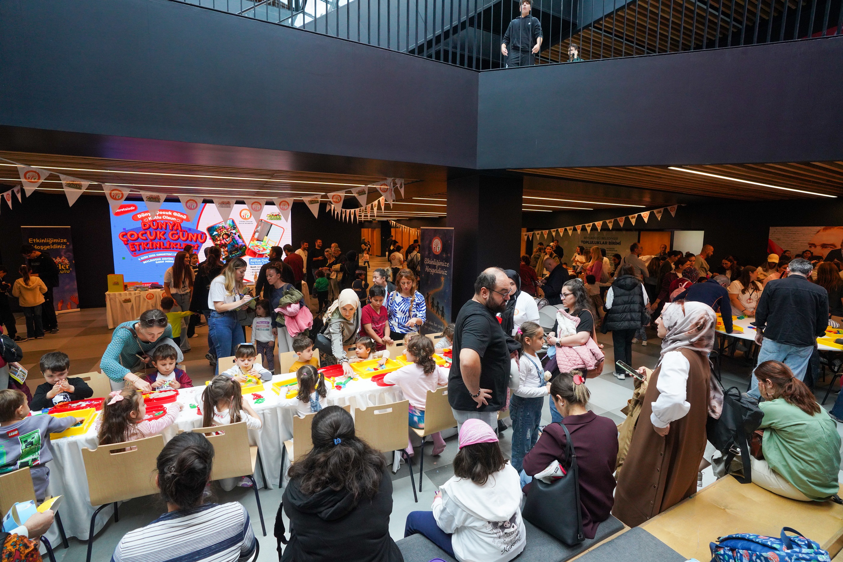 DÜNYA ÇOCUK GÜNÜ RENKLİ ETKİNLİKLERLE KUTLANDI
