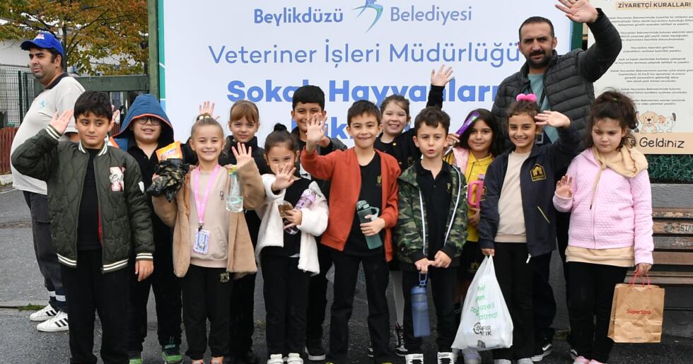 ÖĞRENCİLERDEN SOKAK HAYVANLARINA ANLAMLI ZİYARET