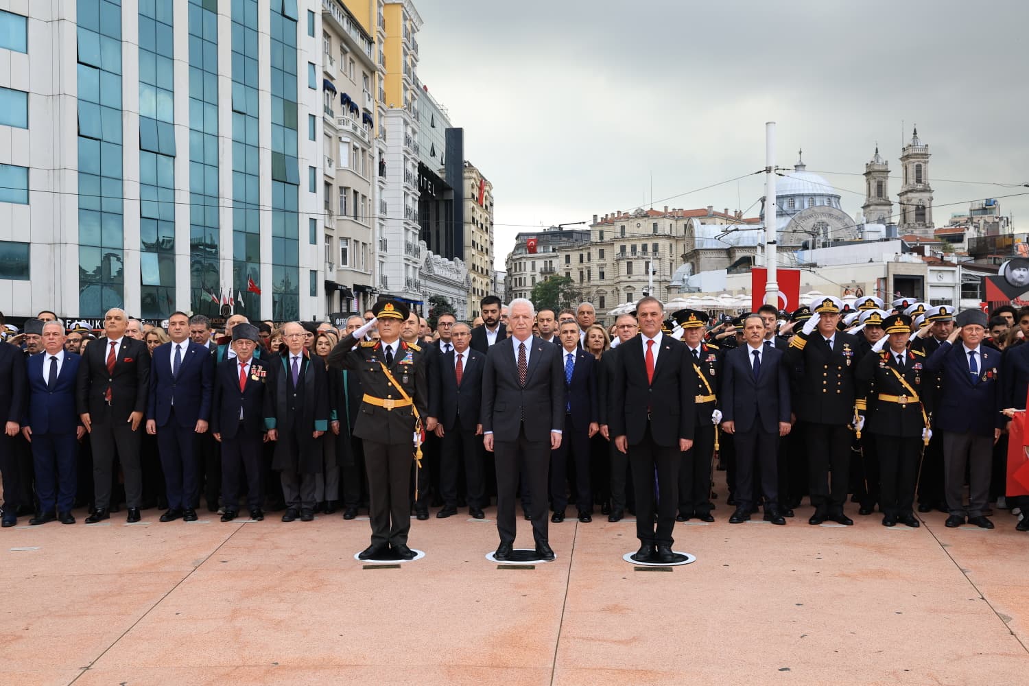 TAKSİM’DE CUMHURİYET’İN 102. YIL KUTLAMASI