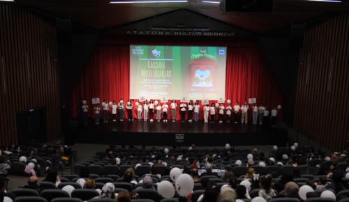 BÜYÜKÇEKMECELİ ÇOCUKLAR, ÇOCUK HAKLARI GÜNÜNDE TİYATRODA BULUŞTU