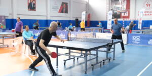 40 YAŞ ÜSTÜ MASA TENİSİ TURNUVASI’NDA HEYECAN ZİRVEYE ÇIKTI