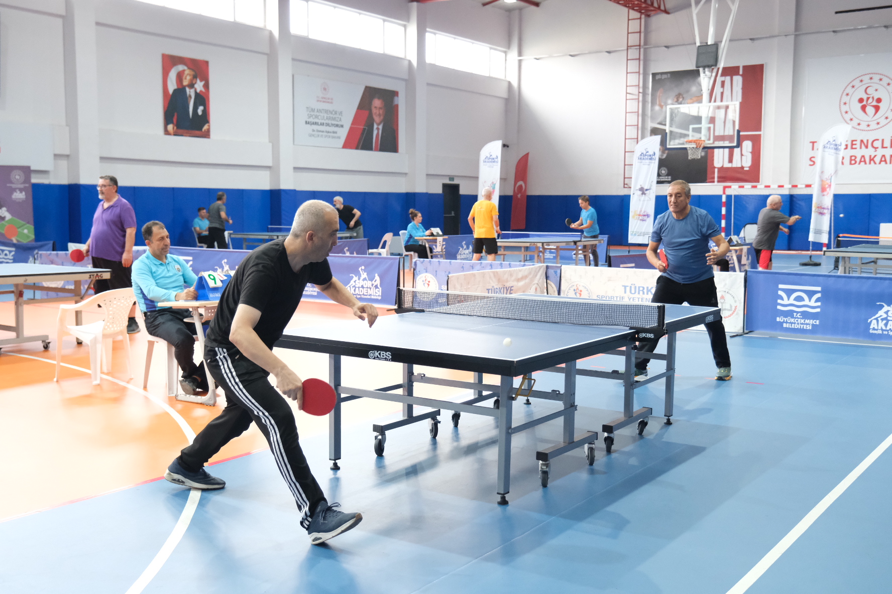 40 YAŞ ÜSTÜ MASA TENİSİ TURNUVASI’NDA HEYECAN ZİRVEYE ÇIKTI