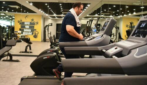 BEYLİKDÜZÜ BELEDİYESİ YETİŞKİN SPOR KURSLARIYLA SAĞLIKLI YAŞAMI DESTEKLİYOR