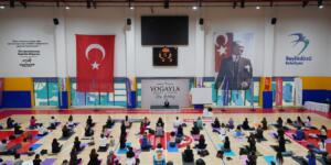 BEYLİKDÜZÜ GÜNE YOGAYLA BAŞLADI