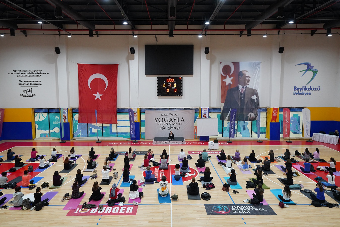 BEYLİKDÜZÜ GÜNE YOGAYLA BAŞLADI