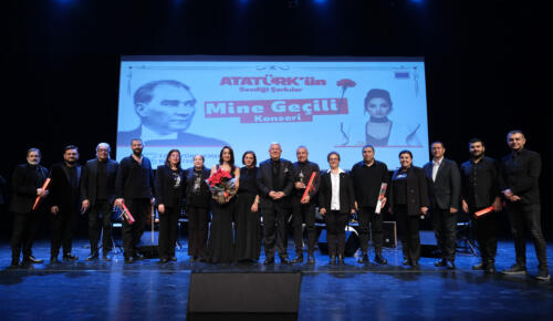 MİNE GEÇİLİ, ATATÜRK’ÜN SEVDİĞİ ŞARKILARLA KALPLERE DOKUNDU