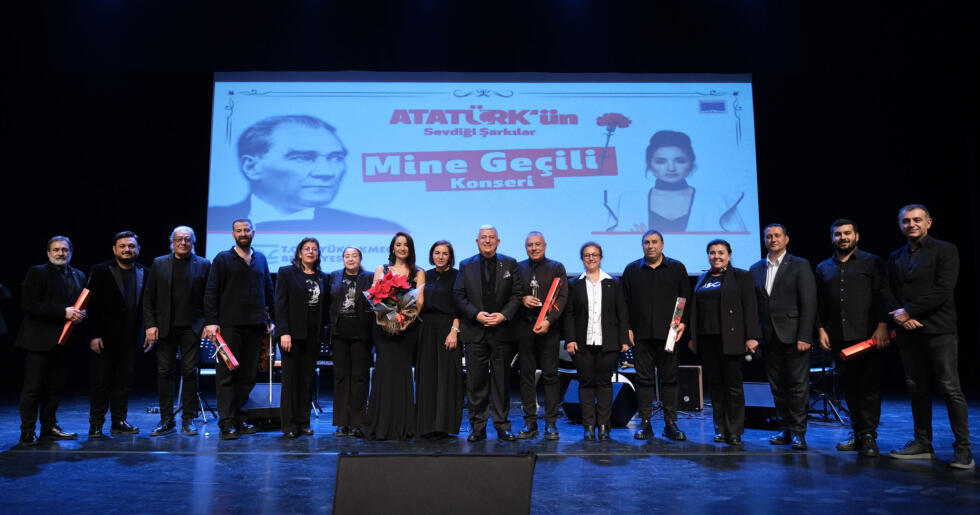 MİNE GEÇİLİ, ATATÜRK’ÜN SEVDİĞİ ŞARKILARLA KALPLERE DOKUNDU
