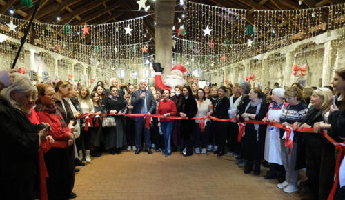 RENGARENK EL EMEĞİ ÜRÜNLERLE YENİ YIL COŞKUSU BAŞLADI