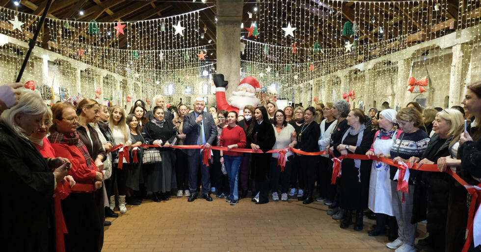 RENGARENK EL EMEĞİ ÜRÜNLERLE YENİ YIL COŞKUSU BAŞLADI