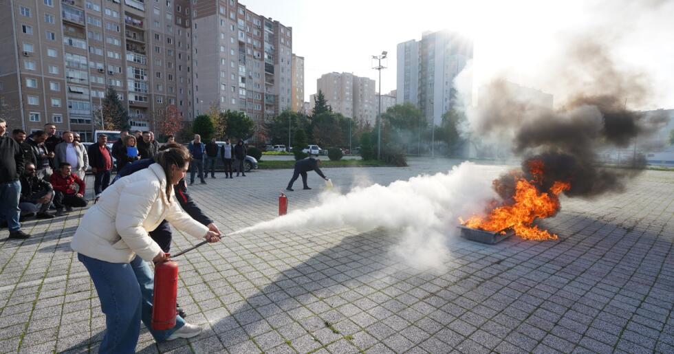 BEYLİKDÜZÜ BELEDİYESİ’NDEN ÇALIŞANLARINA YANGIN GÜVENLİK EĞİTİMİ