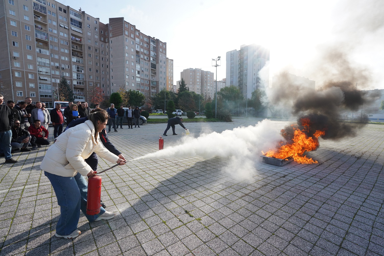 BEYLİKDÜZÜ BELEDİYESİ’NDEN ÇALIŞANLARINA YANGIN GÜVENLİK EĞİTİMİ
