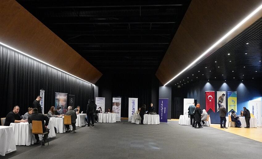 BEYLİKDÜZÜ’NDE ENGELLİ BİREYLER İŞ DÜNYASIYLA BULUŞTU