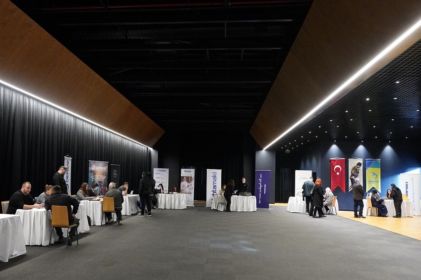 BEYLİKDÜZÜ’NDE ENGELLİ BİREYLER İŞ DÜNYASIYLA BULUŞTU