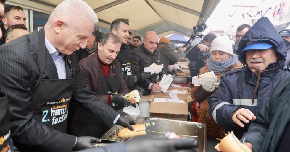 SOĞUK REKOR KIRDI, EĞLENCE ZİRVE YAPTI! EKSİ DERECEDE HAMSİ VE HORON FESTİVALİ