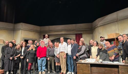 DEVLET TİYATROSU’NUN UNUTULMAZ OYUNU PROFESYONEL SON KEZ SAHNEDEYDİ